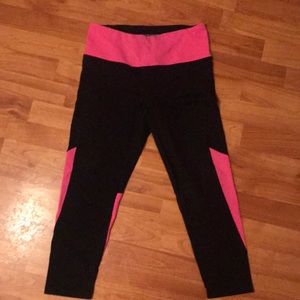 Victoria’s Secret Knockout Capri Workout Pants